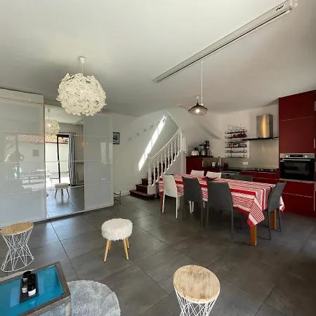 Maison De Ville Moderne 8pers - 5 Cantons *